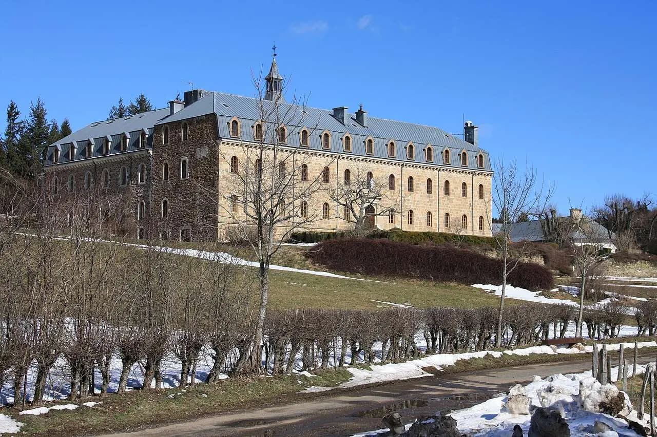 ARTICLES & VIDEOS 8 Saint Laurent les Bains Abbaye Notre Dame des Neiges