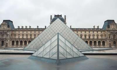 ARTICLES 8 le louvre