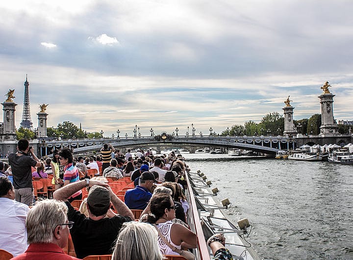 Bateau Mouche et Pont Alexandre III Paris