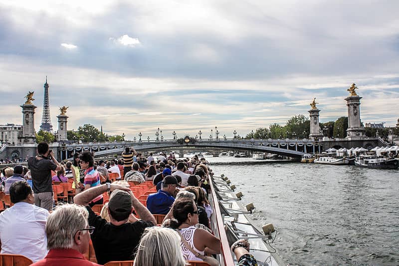 Le Tourisme et le Patrimoine 1 Bateau Mouche et Pont Alexandre III Paris